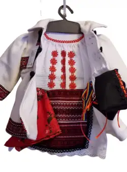 Costum Traditional Fetite Bianca 10