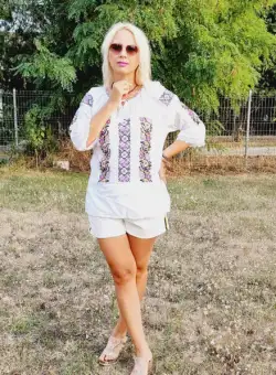 Ie traditionala Laura 15