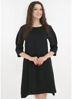 Rochie cocktail neagra cu accesorii aurii si lantisor