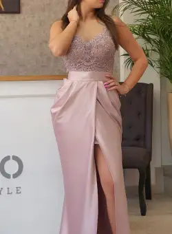 Rochie de ocazie lunga din tafta cu slit in partea din fata si falduri in laterale