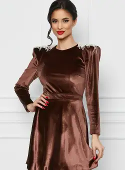 Rochie Dy Fashion maro din catifea cu franjuri la umeri