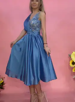 Rochie eleganta bleu vaporoasa cu broderie in partea superioara