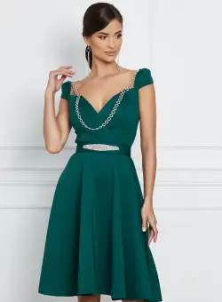 Rochie Gabriela verde din neopren cu aplicatie tip lant si curea in talie
