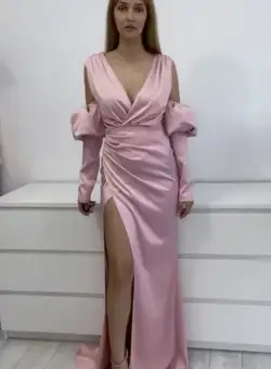 Rochie lunga de ocazie cu slit pe picior si umeri goi