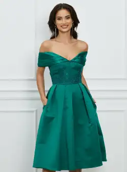 Rochie MBG verde cu umeri goi si paiete pe bust