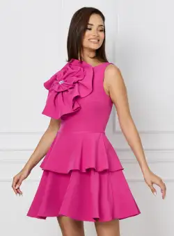 Rochie Moze fucsia cu floare maxi pe bust si volane pe fusta