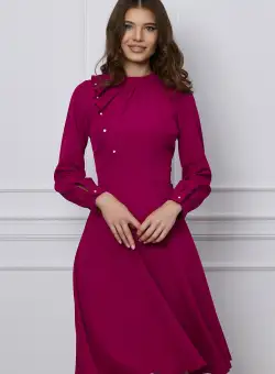 Rochie Moze magenta clos cu fenta la bust si nasturi decorativi