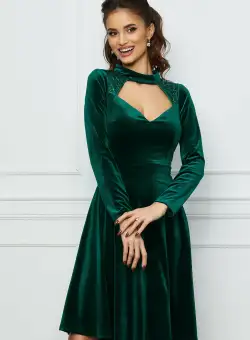 Rochie Moze verde din catifea cu decupaj la decolteu si paiete