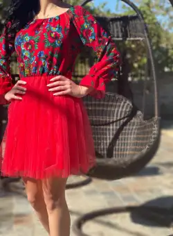 Rochie stilizata traditional cu tulle