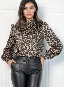 Bluza MBG bej cu animal print si pliuri si nasturi pe umar