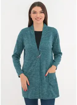 Cardigan turcoaz din jerse cu brosa