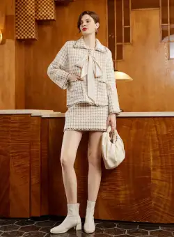 Compleu elegant/casual bej compus din fusta si sacou