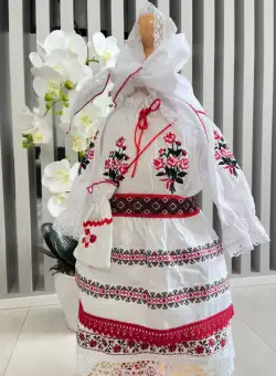 Costum national fetite Mira 7