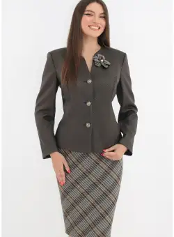 Costum- sacou din stofa maro si fusta in carouri