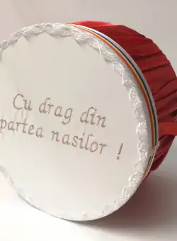 Cutie pentru botez cu broderie , œCu drag din partea nasilor, 6