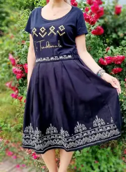 Fusta neagra cu broderie Xenia 4