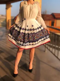 Fusta stilizata cu motive traditionale - Laura