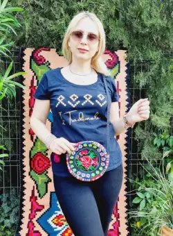 Geanta stilizata cu motive traditionale cu floare 12