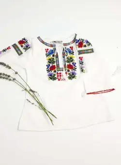 Ie traditionala fetite Leila