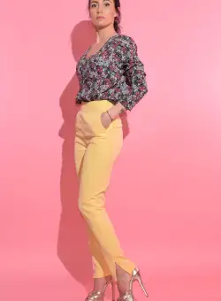 Pantaloni pana galbeni cu talie inalta si buzunare laterale