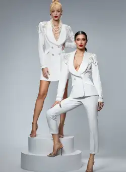 Roche eleganta alba tip sacou cu perle si broderie