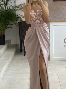 Rochie de ocazie lunga din tafta cu aspect petrecut si broderie 3D in partea superioara