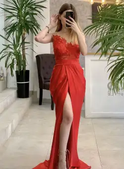 Rochie de ocazie lunga din tafta de culoare rosie cu broderie 3D in partea superioara