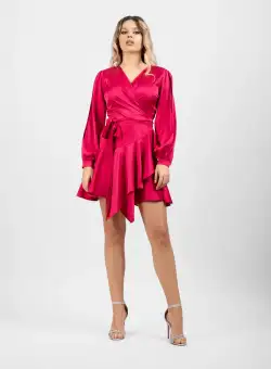 Rochie fucsia vaporoasa cu aspect asimetric
