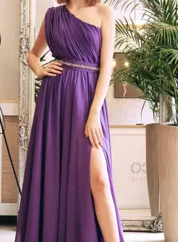 Rochie lunga de ocazie din voal mov accesorizata cu pense in zona superioara si centrura detasabila