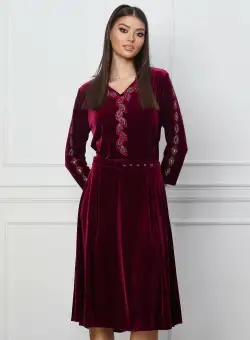 Rochie Mirela bordo din catifea cu strasuri si curea in talie