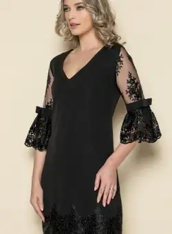 Rochie neagra eleganta cu broderie la baza si maneci clopot