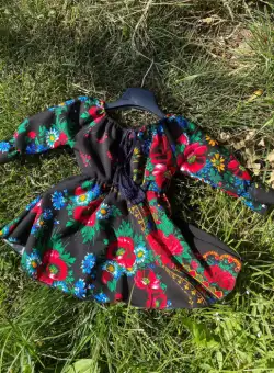 Rochita cu motive traditionale cu Bujori