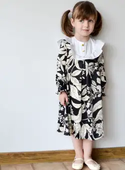 Rochita pentru fetite Dy Fashion neagra cu flori ivory si guler alb