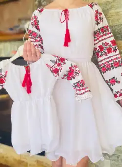 Rochita stilizata cu motive traditionale Elina