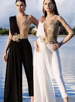 Salopeta neagra cu trena si broderie in partea superioara