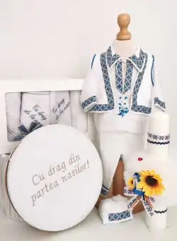 Set Botez Traditional Raul 22 , 4 piese costumas, lumanare, cufar brodat, trusou brodat