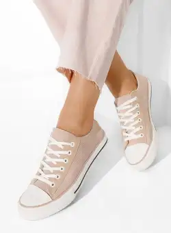 Tenisi dama Everyn kaki