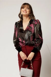 Bluza DY Fashion din catifea cu imprimeu mov si decolteu in V