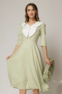Rochie midi verde fistic cu buline si guler amplu croi clos